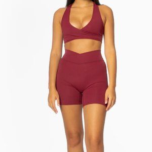 437 THE V SHORT / MAHOGANY